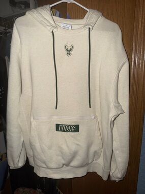 Nike Standard Issue Cream City Milwaukee Bucks Hoodie with zipper pouch
